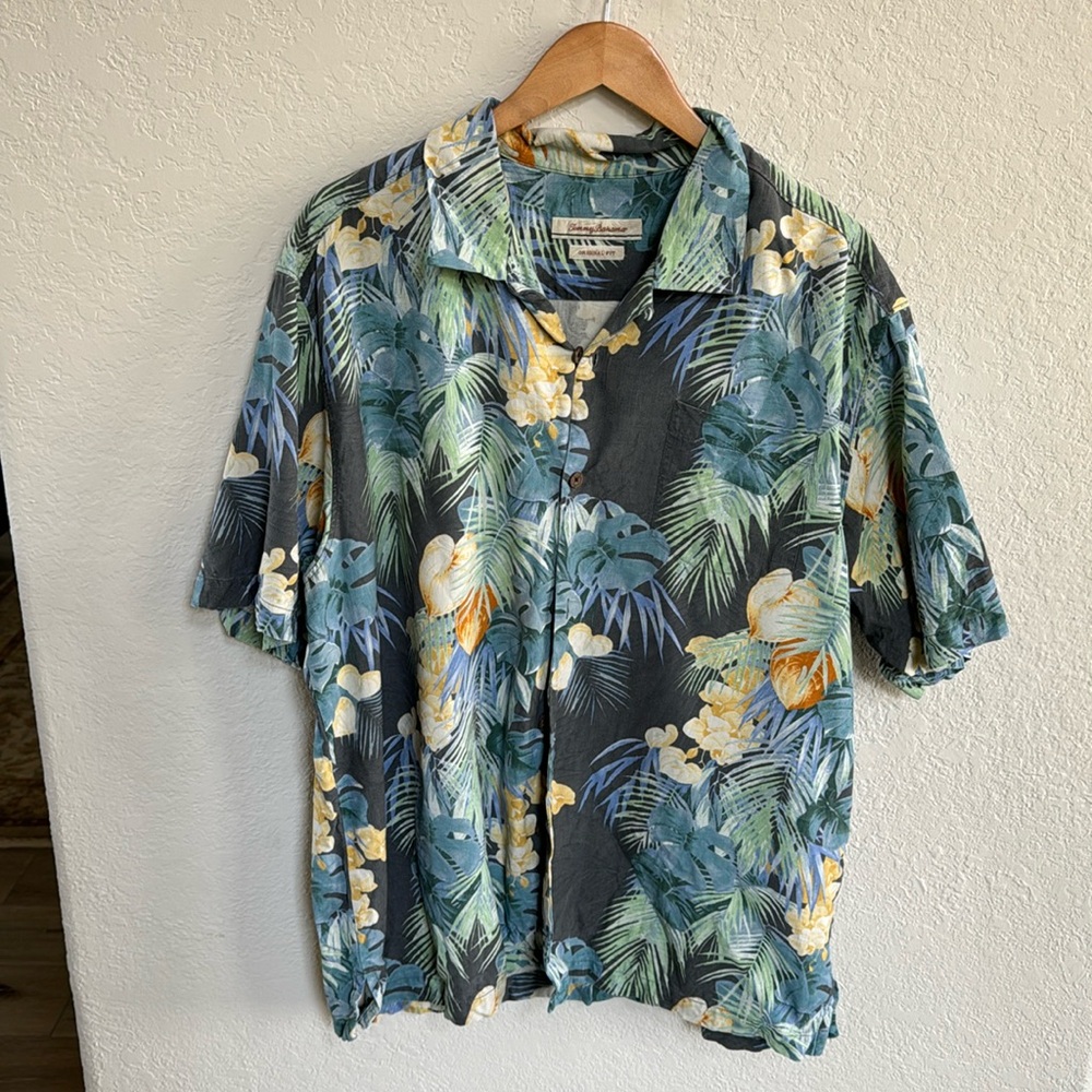 Men's Tommy Bahama Hawaiian Shirt 100% Silk Size XL
